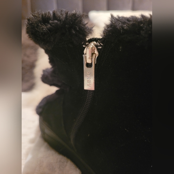 Like New DKNY Faux Fur Lined Booties - Picture 6 of 8
